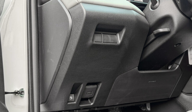 
								2026 Toyota Rav4 Adventure 2.5L AT Hybrid (White-Black) full									