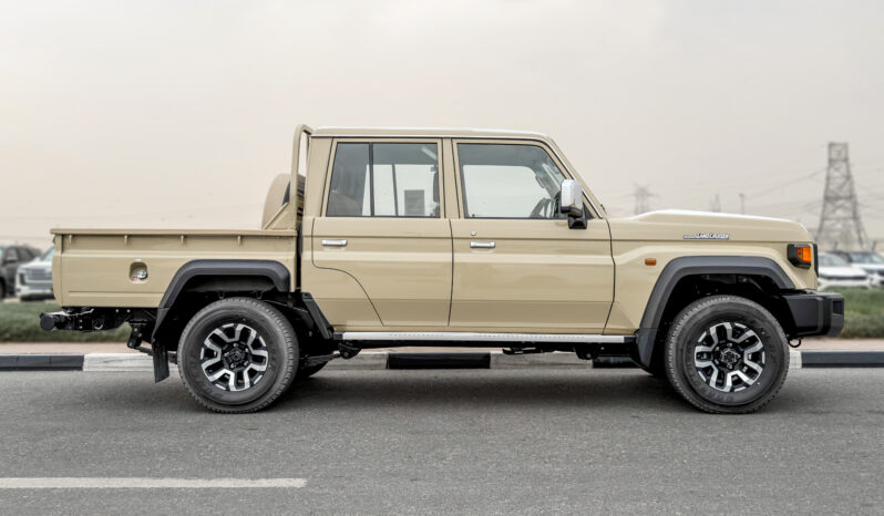 
								2026 Toyota Land Cruiser LC79 DC 4.0L AT Petrol (Beige-Brown) full									