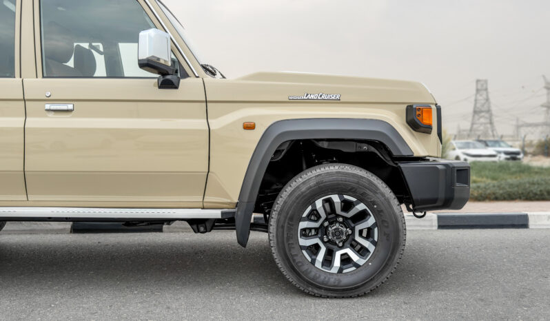 
								2026 Toyota Land Cruiser LC79 DC 4.0L AT Petrol (Beige-Brown) full									
