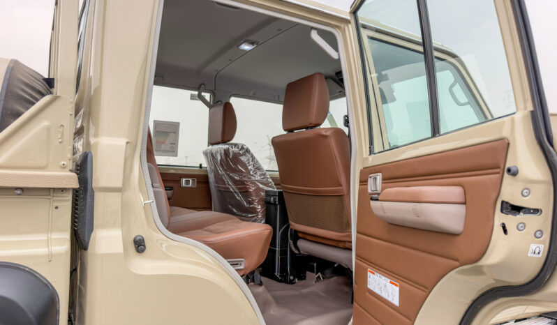 
								2026 Toyota Land Cruiser LC79 DC 4.0L AT Petrol (Beige-Brown) full									