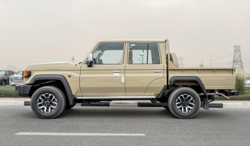 
								2026 Toyota Land Cruiser LC79 DC 4.0L AT Petrol (Beige-Brown) full									