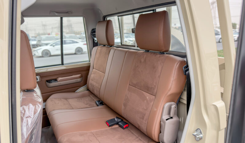 
								2026 Toyota Land Cruiser LC79 DC 4.0L AT Petrol (Beige-Brown) full									