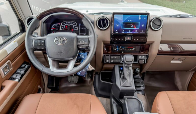 
								2026 Toyota Land Cruiser LC79 DC 4.0L AT Petrol (Beige-Brown) full									