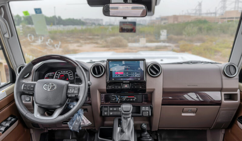 
								2026 Toyota Land Cruiser LC79 DC 4.0L AT Petrol (Beige-Brown) full									