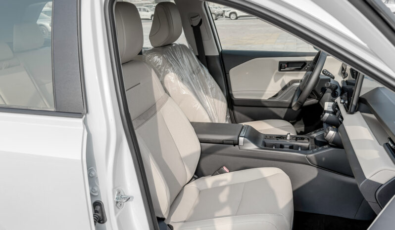 
								2026 Toyota Rav4 Limited 2.5L AT Hybrid (White-Beige) full									