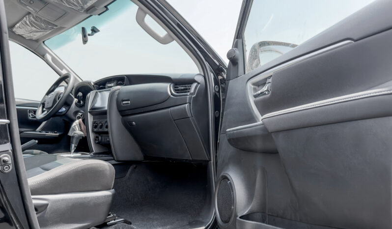
								2026 Toyota Fortuner GX 2.7L AT Petrol (Black-Black) 4WD full									