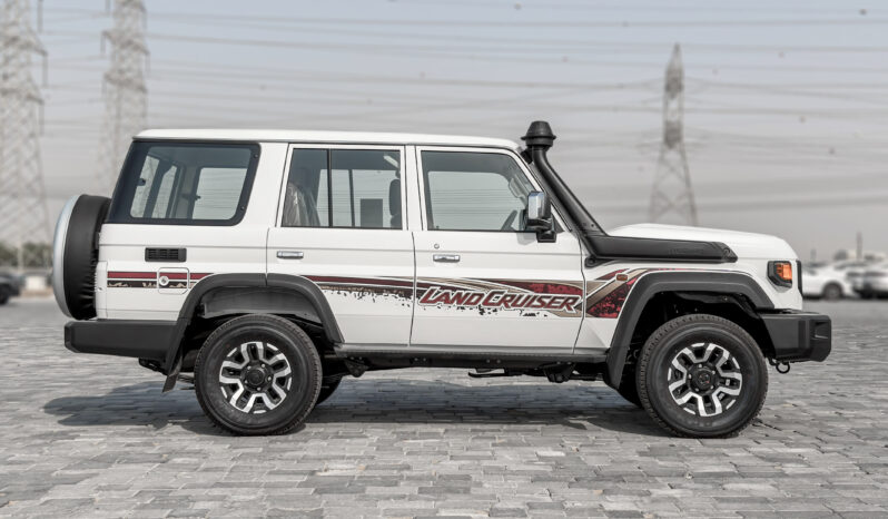 
								2026 Toyota Land Cruiser LC76 2.8L AT Diesel (White) Omani full									