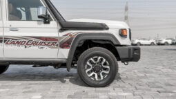 
										2026 Toyota Land Cruiser LC76 2.8L AT Diesel (White) Omani full									