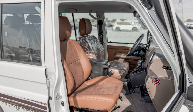 
								2026 Toyota Land Cruiser LC76 2.8L AT Diesel (White) Omani full									