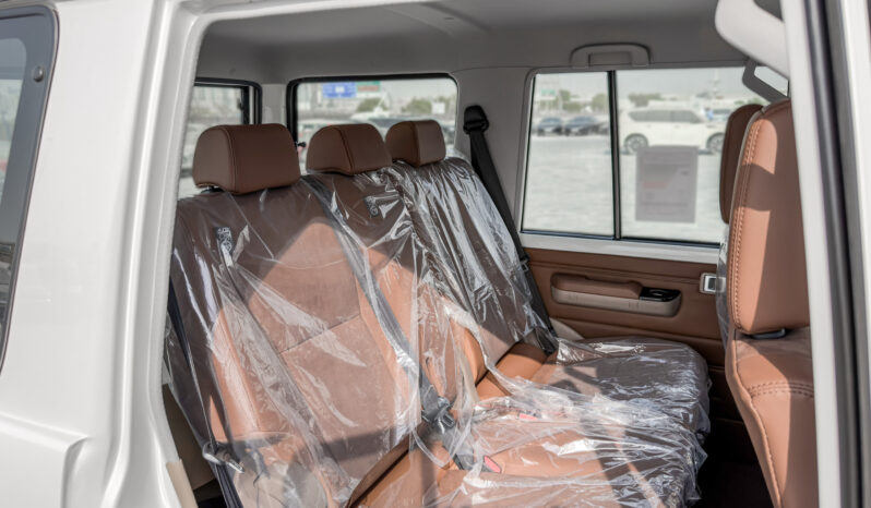 
								2026 Toyota Land Cruiser LC76 2.8L AT Diesel (White) Omani full									