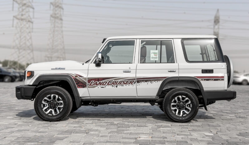
								2026 Toyota Land Cruiser LC76 2.8L AT Diesel (White) Omani full									