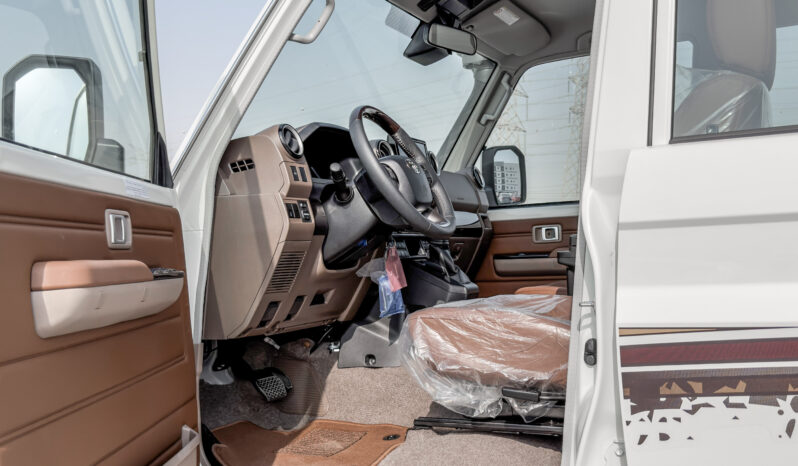 
								2026 Toyota Land Cruiser LC76 2.8L AT Diesel (White) Omani full									