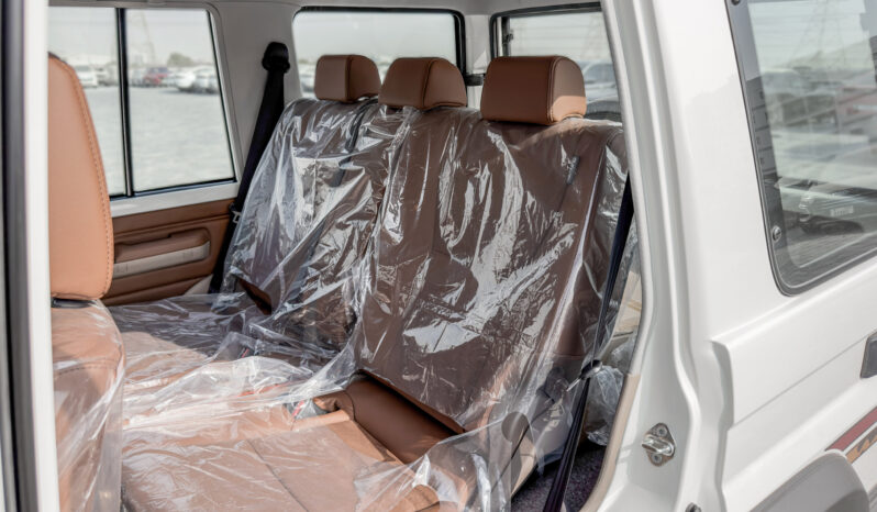 
								2026 Toyota Land Cruiser LC76 2.8L AT Diesel (White) Omani full									
