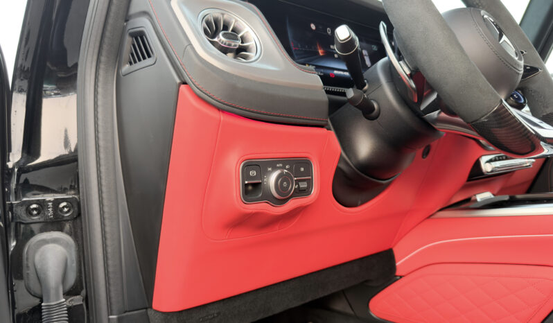 
								2026 Mercedes-Benz AMG G 63 4.0L V8 AT Petrol (Black-Red) full									