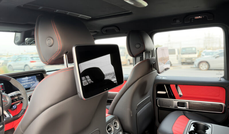 
								2026 Mercedes-Benz AMG G 63 4.0L V8 AT Petrol (Black-Red) full									