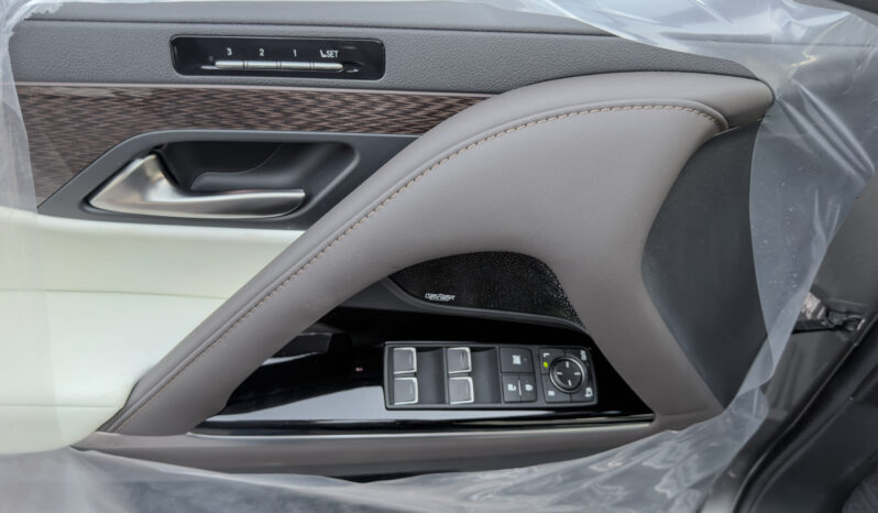 
								2026 Lexus LX700h Signature 3.5L AT Hybrid with Auto park (Gray) full									