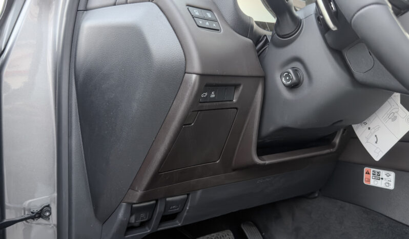 
								2026 Lexus LX700h Signature 3.5L AT Hybrid with Auto park (Gray) full									