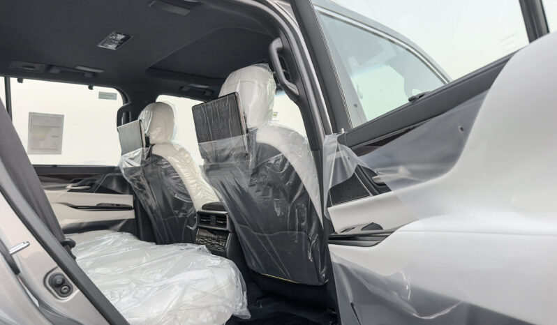 
								2026 Lexus LX700h Signature 3.5L AT Hybrid with Auto park (Gray) full									
