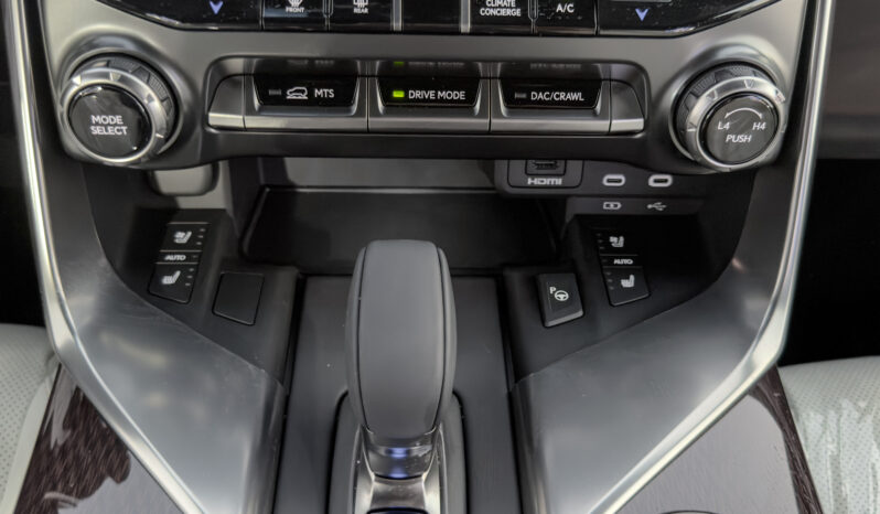 
								2026 Lexus LX700h Signature 3.5L AT Hybrid with Auto park (Gray) full									