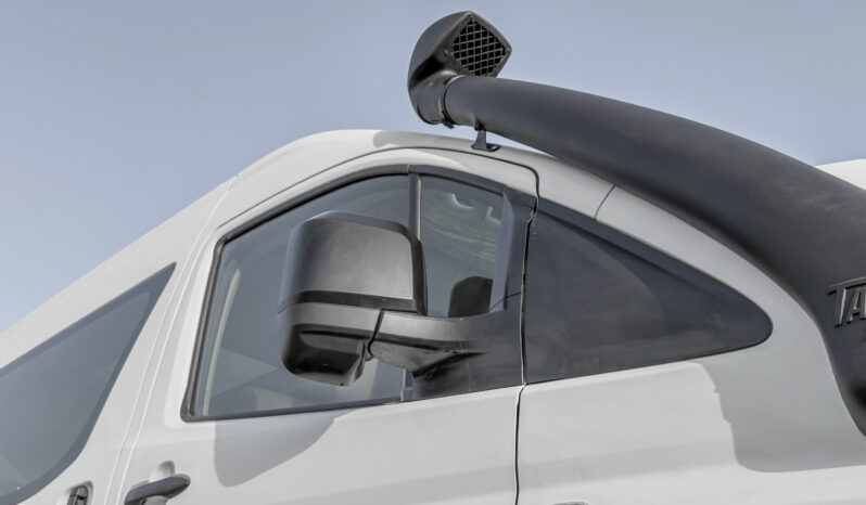 
								2026 Toyota Hiace 2.8L MT Diesel (White) Modified 4×4 full									
