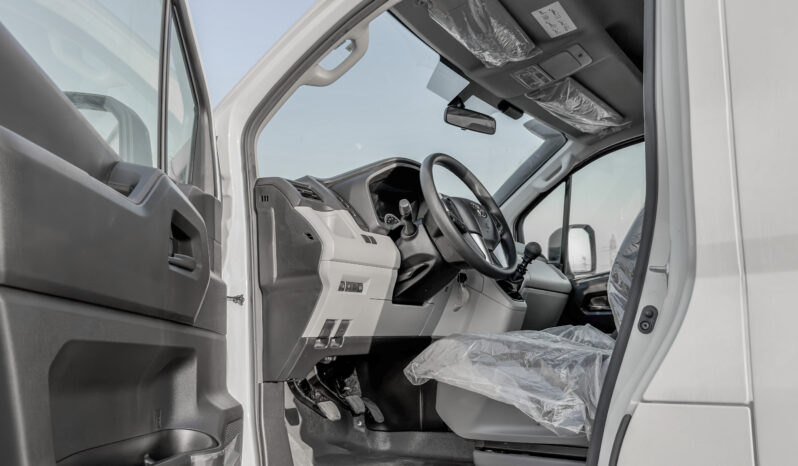 
								2026 Toyota Hiace 2.8L MT Diesel (White) Modified 4×4 full									