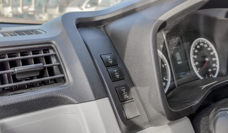 
								2026 Toyota Hiace 2.8L MT Diesel (White) Modified 4×4 full									