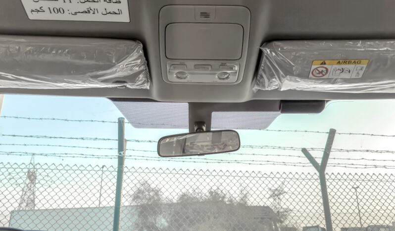 
								2026 Toyota Hiace 2.8L MT Diesel (White) Modified 4×4 full									