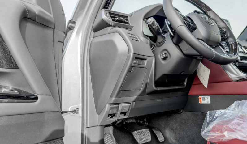 
								2026 Lexus LX700h Signature 3.5L AT Hybrid W/Auto park (Silver) full									