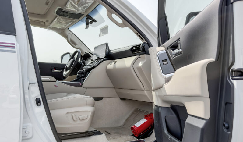 
								2026 Toyota Land Cruiser GXR 3.5L AT Hybrid (White-Beige) full									