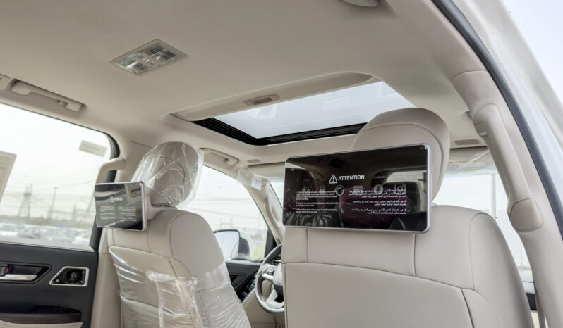 
								2026 Toyota Land Cruiser GXR 3.5L AT Hybrid (White-Beige) full									