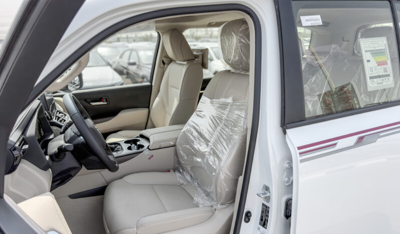 
								2026 Toyota Land Cruiser GXR 3.5L AT Hybrid (White-Beige) full									