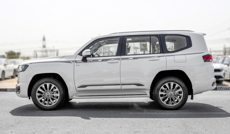 
								2026 Toyota Land Cruiser GXR 3.5L AT Hybrid (White-Beige) full									
