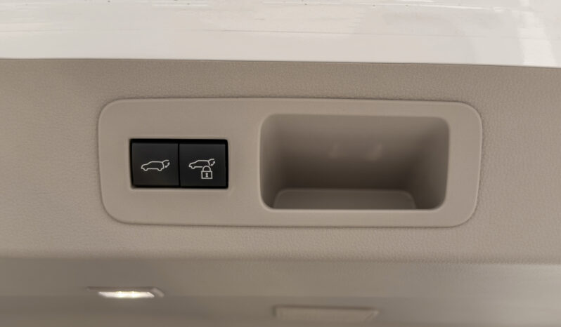 
								2026 Toyota Land Cruiser GXR 3.5L AT Hybrid (White-Beige) full									