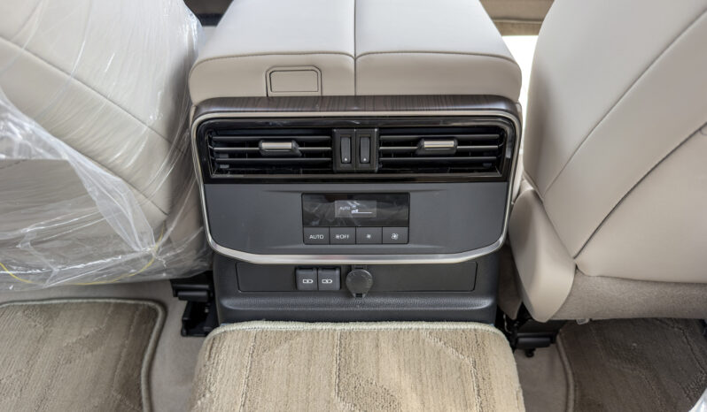 
								2026 Toyota Land Cruiser GXR 3.5L AT Hybrid (White-Beige) full									