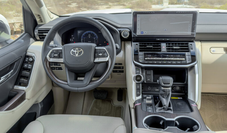 
								2026 Toyota Land Cruiser GXR 3.5L AT Hybrid (White-Beige) full									