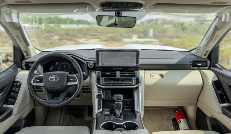
								2026 Toyota Land Cruiser GXR 3.5L AT Hybrid (White-Beige) full									