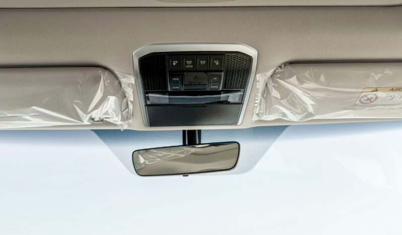 
								2026 Toyota Land Cruiser GXR 3.5L AT Hybrid (White-Beige) full									