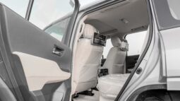 
										2026 Toyota Land Cruiser GXR 3.5L AT Hybrid (Bronze-Beige) full									