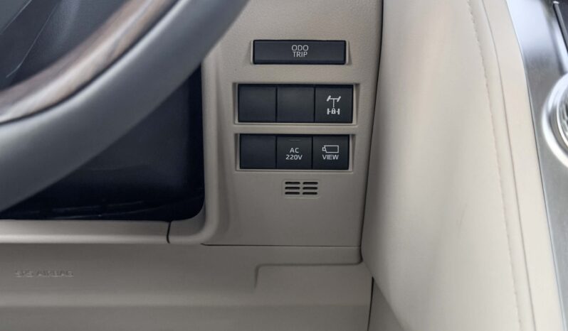 
								2026 Toyota Land Cruiser GXR 3.5L AT Hybrid (Bronze-Beige) full									