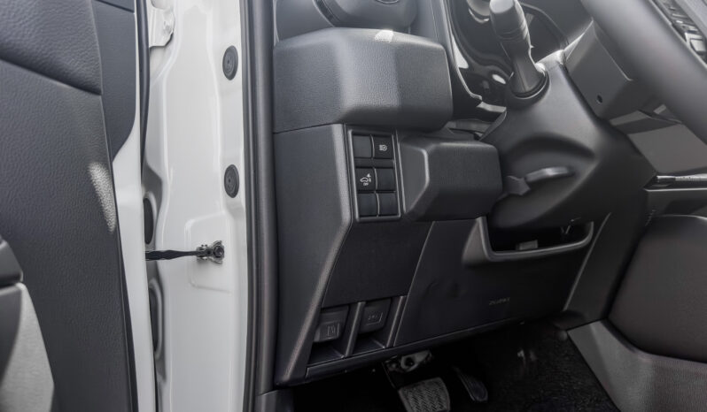 
								2027 Toyota Land Cruiser FJ 2.7L AT Petrol (White-Black) full									