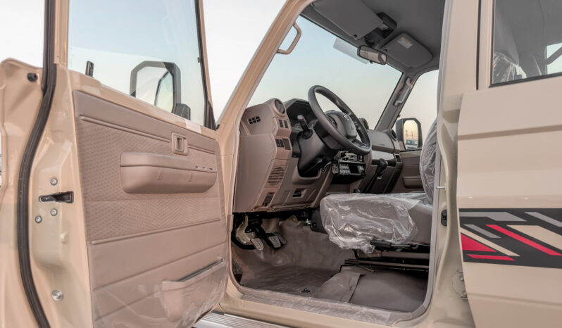 
								2026 Toyota Land Cruiser LC79 DC 2.8L MT Diesel Mid Option full									