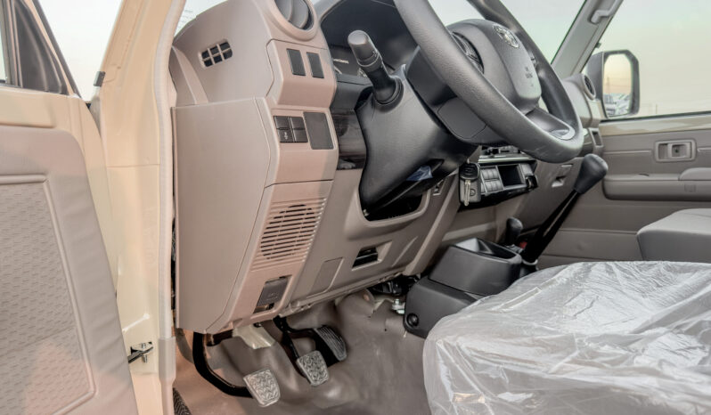 
								2026 Toyota Land Cruiser LC79 DC 2.8L MT Diesel Mid Option full									