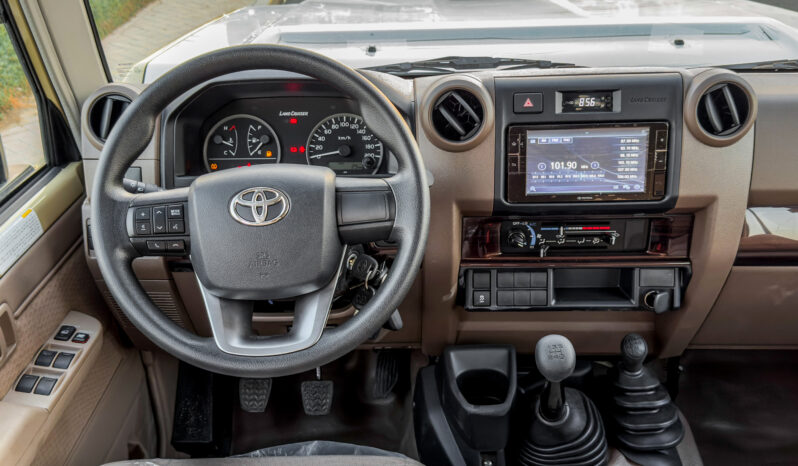 
								2026 Toyota Land Cruiser LC79 DC 2.8L MT Diesel Mid Option full									