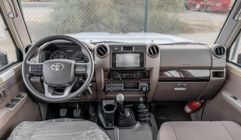 
								2026 Toyota Land Cruiser LC79 DC 2.8L MT Diesel Mid Option full									