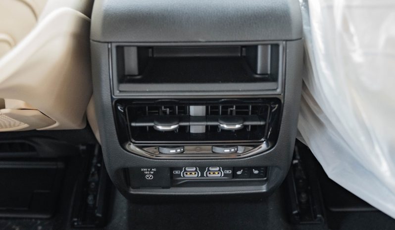 
2025 Jeep Grand Cherokee 3.6L AT Petrol full									