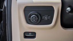 
2025 Jeep Grand Cherokee 3.6L AT Petrol full									