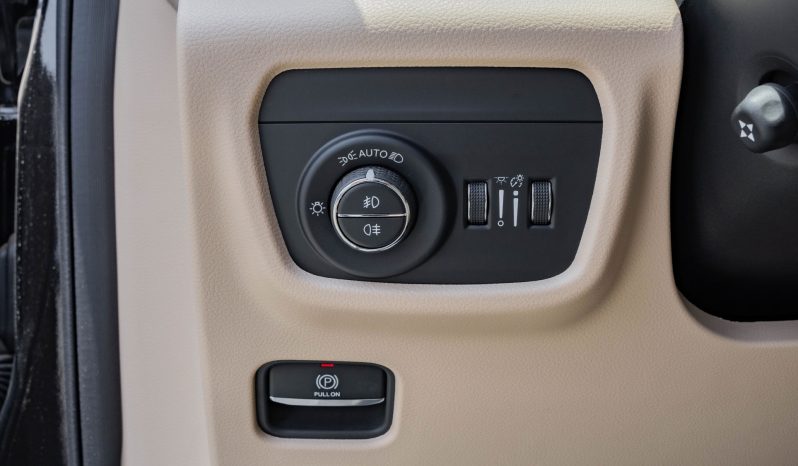 
2025 Jeep Grand Cherokee 3.6L AT Petrol full									