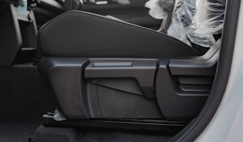 
								2025 Mitsubishi L200 GL 2.4L Mt Petrol w/ Screen full									