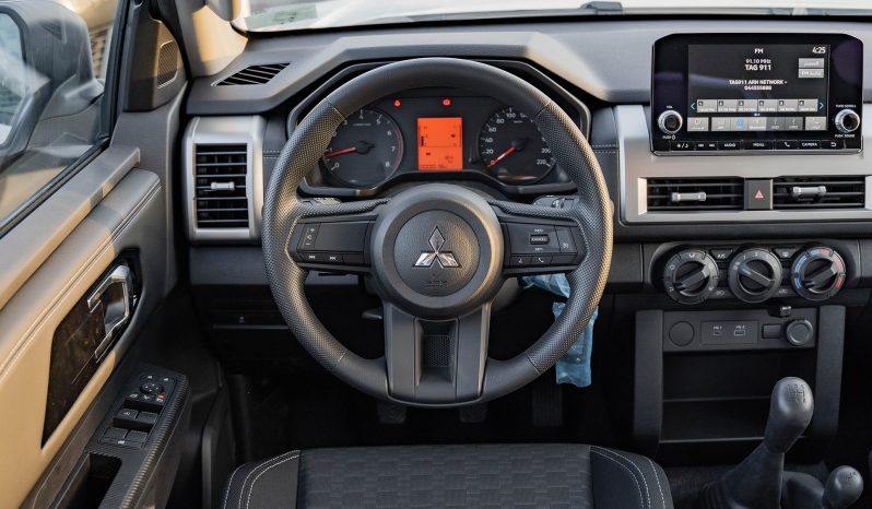 
								2025 Mitsubishi L200 GL 2.4L Mt Petrol w/ Screen full									