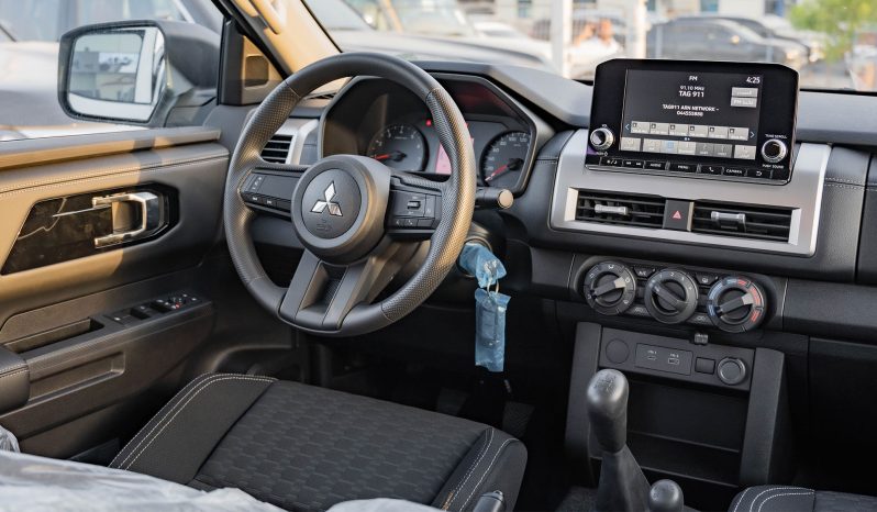 
								2025 Mitsubishi L200 GL 2.4L Mt Petrol w/ Screen full									